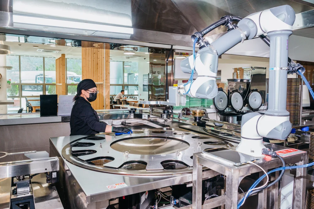 Roboti připravující pokrmy v jihokorejských restauracích II